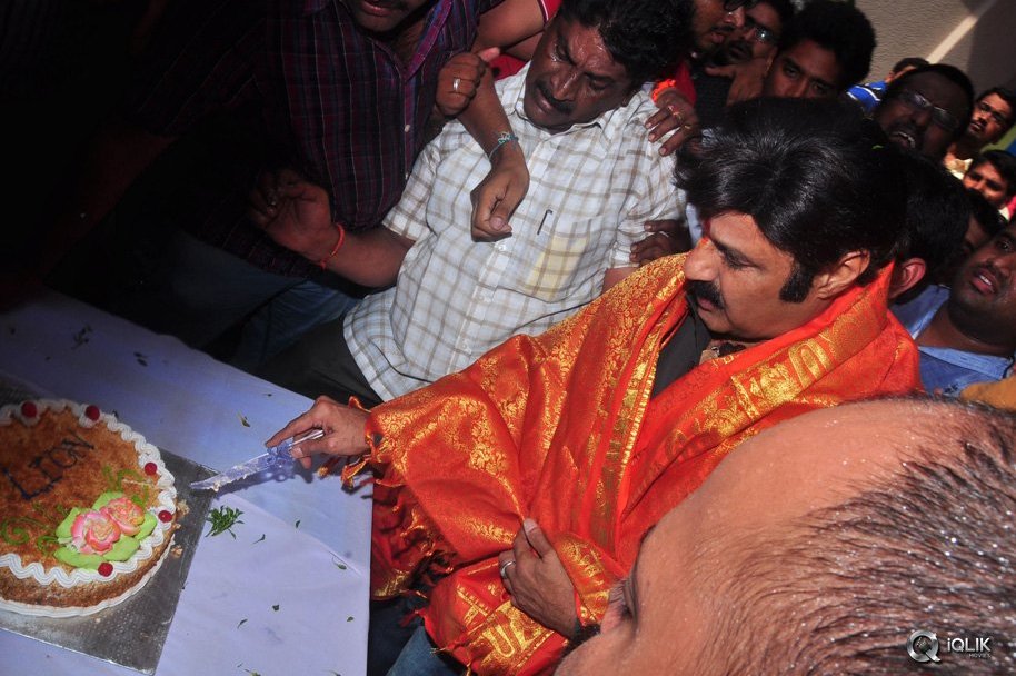 Balakrishna-at-Bramaramba-Theatre-To-Watch-Lion
